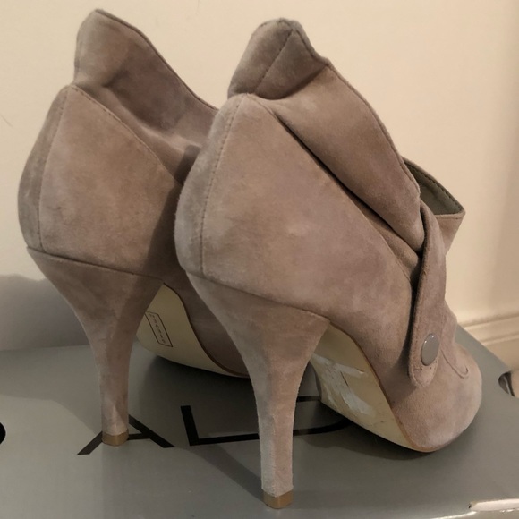 Gently worn like new suede peep toe booties - Picture 4 of 6